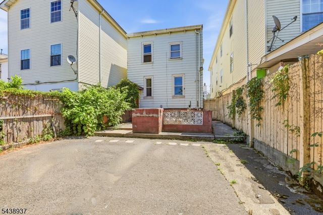 295 Old Bergen Rd, Jersey City, NJ 07305