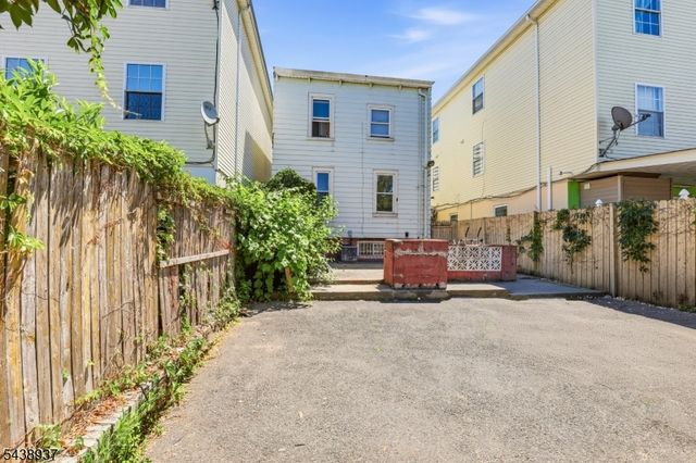 295 Old Bergen Rd, Jersey City, NJ 07305