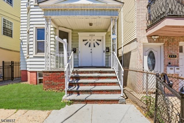 295 Old Bergen Rd, Jersey City, NJ 07305