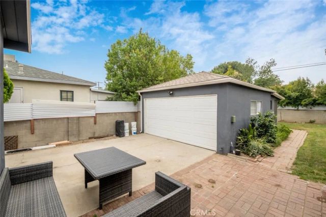 6633 Costello Avenue, Valley Glen, CA 91405