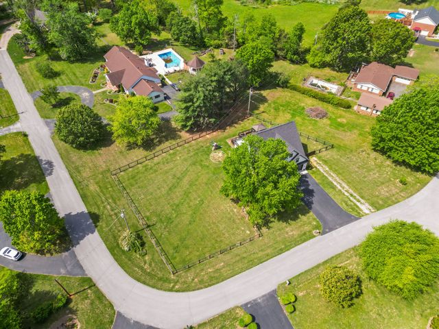 205 Dew Drop Dr, Franklin, KY 42134