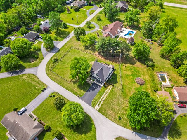 205 Dew Drop Dr, Franklin, KY 42134