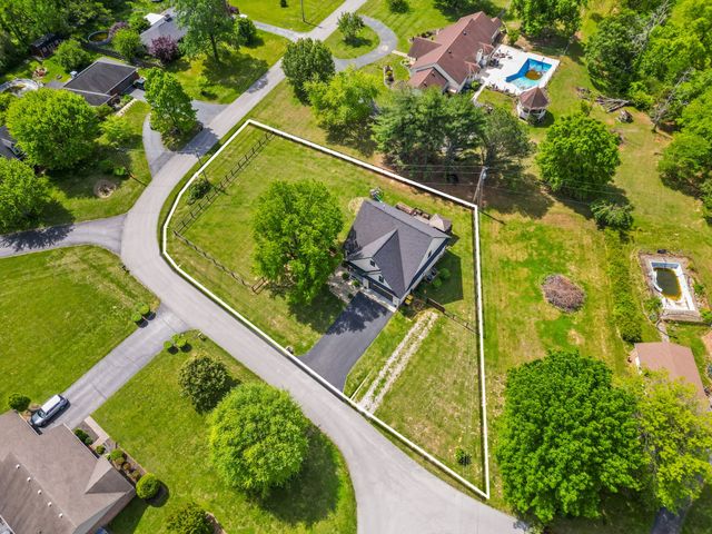 205 Dew Drop Dr, Franklin, KY 42134