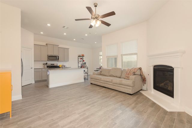 10924 Klondike Lane, Aubrey, TX 76227