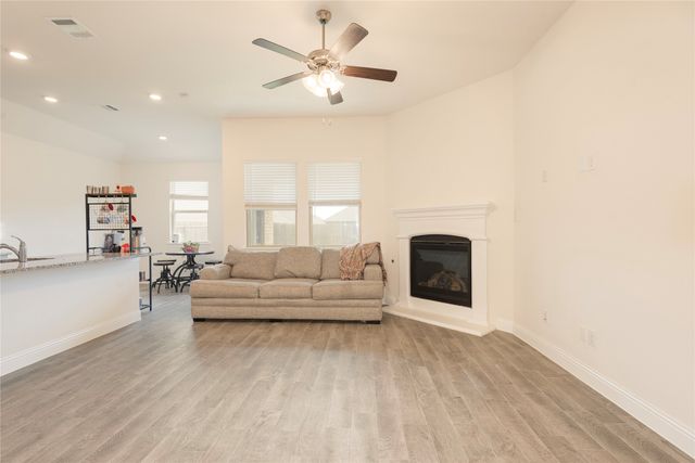 10924 Klondike Lane, Aubrey, TX 76227