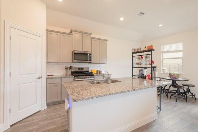 10924 Klondike Lane, Aubrey, TX 76227