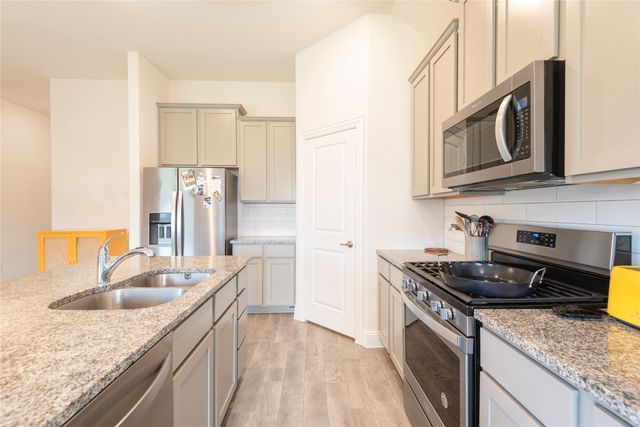 10924 Klondike Lane, Aubrey, TX 76227