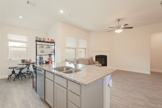 10924 Klondike Lane, Aubrey, TX 76227