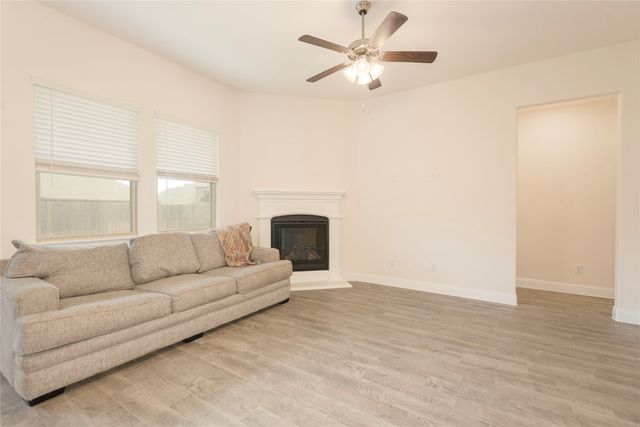 10924 Klondike Lane, Aubrey, TX 76227