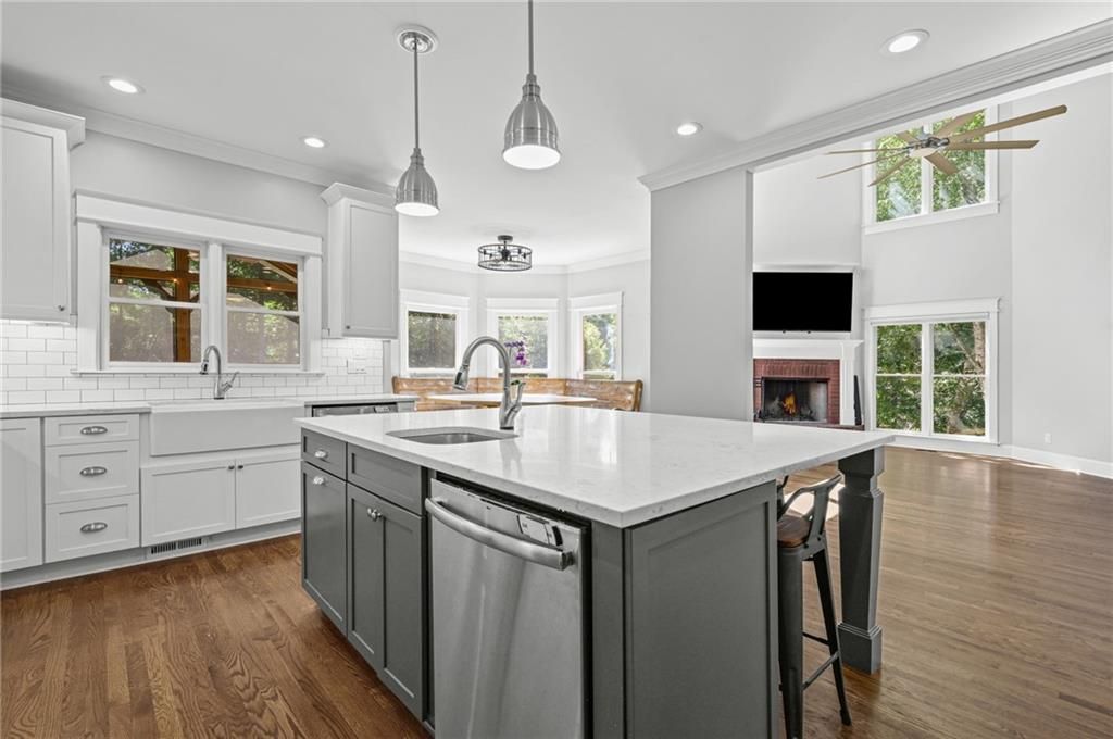 Image 17 of property listing at 1529 Richard Stokes Drive, Decatur, GA 30033