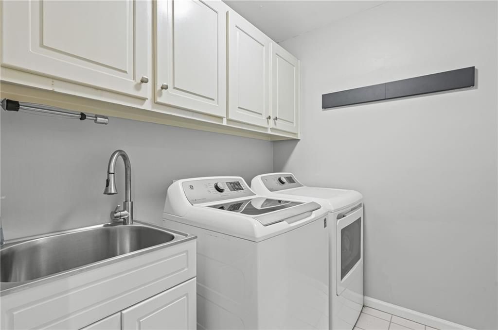Image 20 of property listing at 1529 Richard Stokes Drive, Decatur, GA 30033