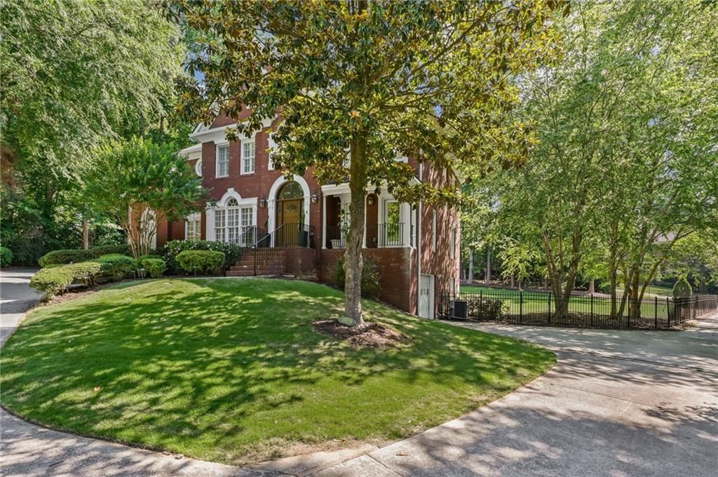 Image 3 of property listing at 1529 Richard Stokes Drive, Decatur, GA 30033