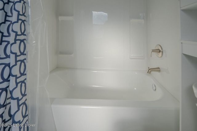 5465 Bruce Ave, Louisville, KY 40214