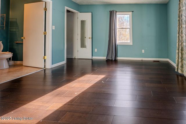 5465 Bruce Ave, Louisville, KY 40214