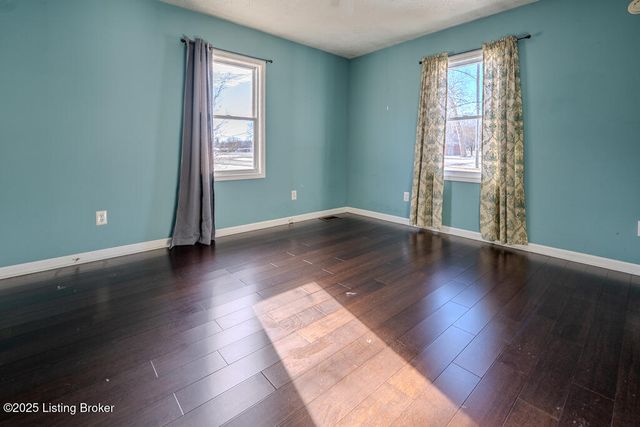 5465 Bruce Ave, Louisville, KY 40214