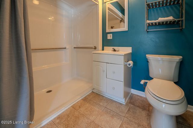 5465 Bruce Ave, Louisville, KY 40214