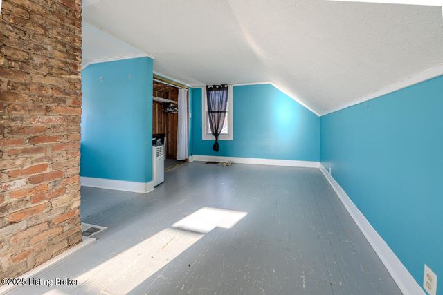 5465 Bruce Ave, Louisville, KY 40214