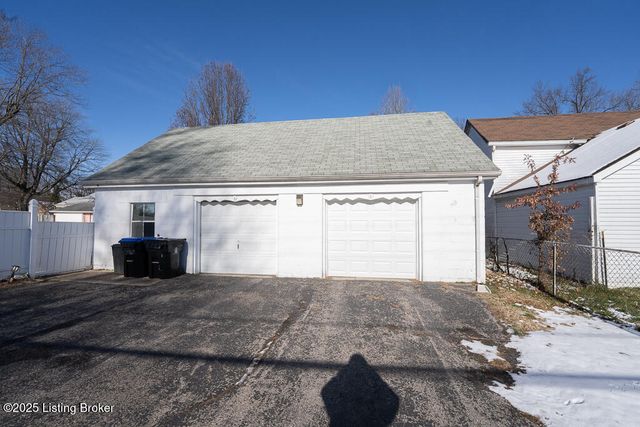 5465 Bruce Ave, Louisville, KY 40214