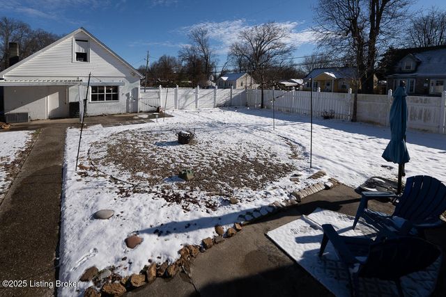 5465 Bruce Ave, Louisville, KY 40214