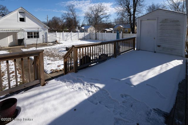 5465 Bruce Ave, Louisville, KY 40214