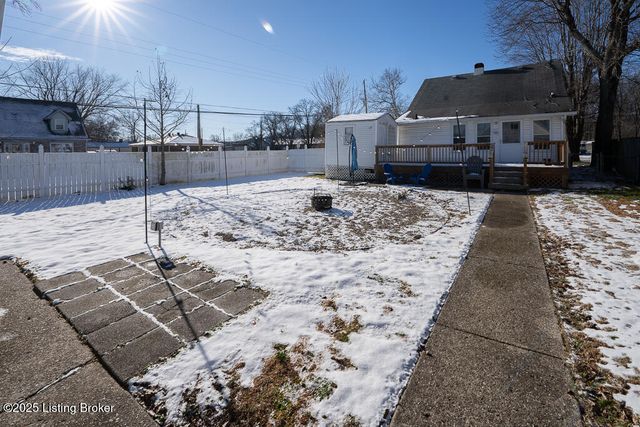 5465 Bruce Ave, Louisville, KY 40214