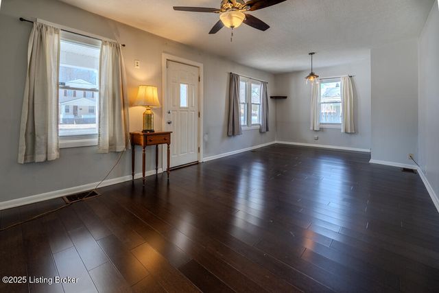 5465 Bruce Ave, Louisville, KY 40214