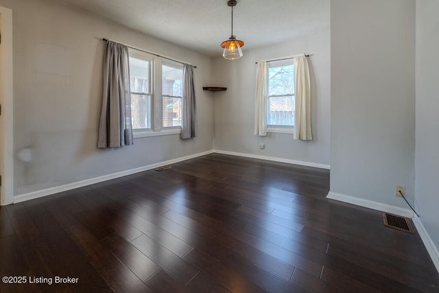 5465 Bruce Ave, Louisville, KY 40214