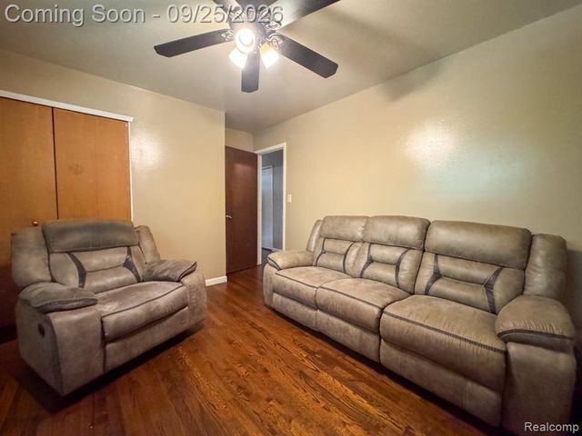 23342 Shoreview Street, Saint Clair Shores, MI 48082