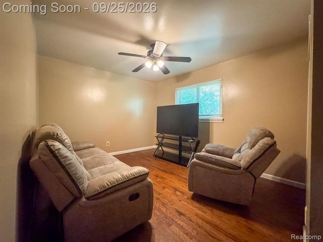 23342 Shoreview Street, Saint Clair Shores, MI 48082