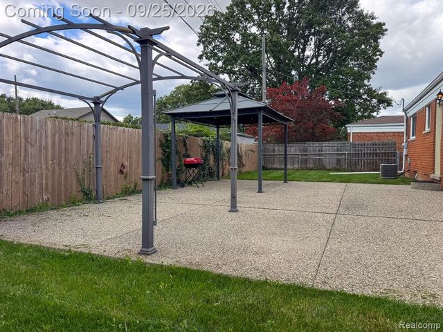 23342 Shoreview Street, Saint Clair Shores, MI 48082