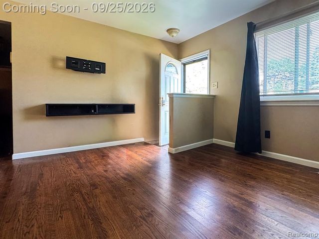 23342 Shoreview Street, Saint Clair Shores, MI 48082