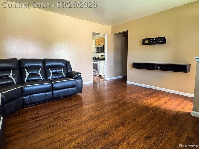 23342 Shoreview Street, Saint Clair Shores, MI 48082