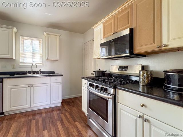 23342 Shoreview Street, Saint Clair Shores, MI 48082
