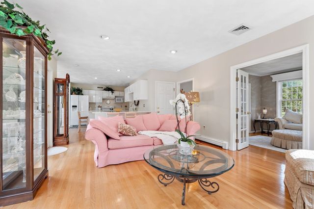 5 Buckskin Lane, Westford, MA 01886