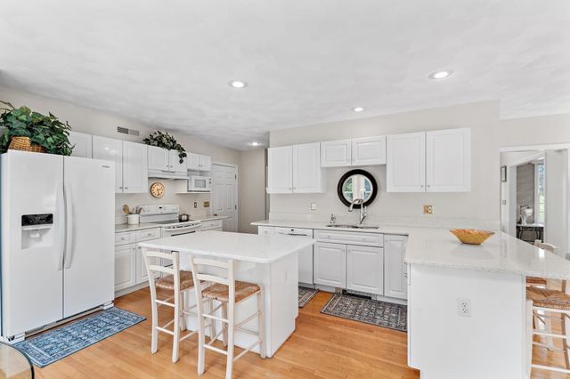 5 Buckskin Lane, Westford, MA 01886