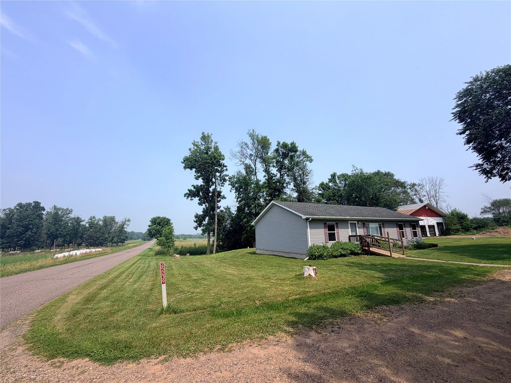 Image 3 of property listing at 25239 90th Street, New Auburn, WI 54757