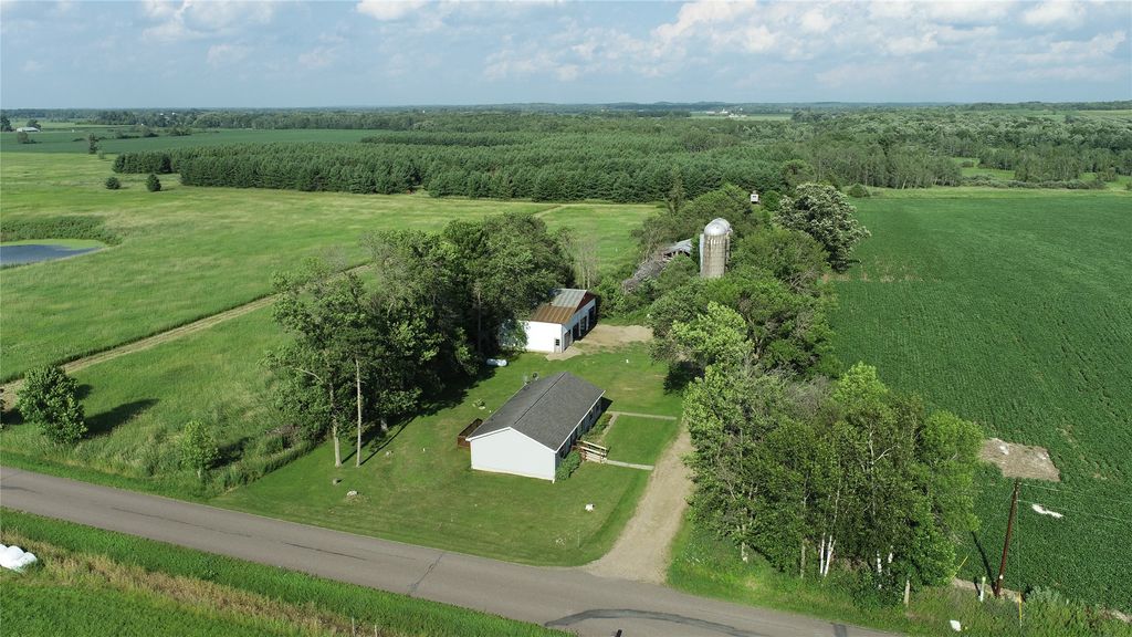 Image 5 of property listing at 25239 90th Street, New Auburn, WI 54757