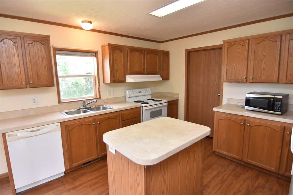 Image 6 of property listing at 25239 90th Street, New Auburn, WI 54757