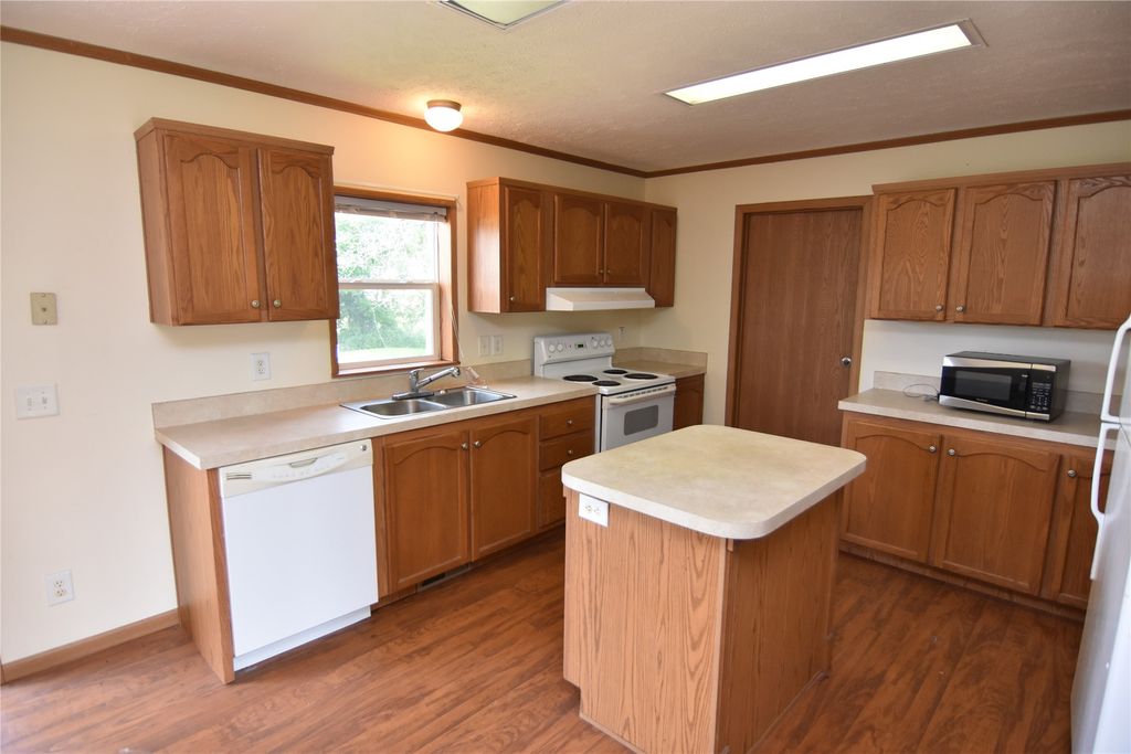 Image 8 of property listing at 25239 90th Street, New Auburn, WI 54757