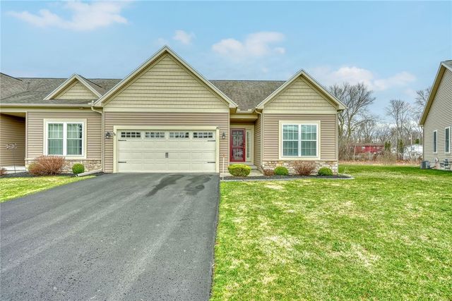 16 Harbour Oaks, Gates, NY 14624