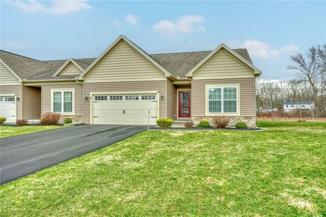 16 Harbour Oaks, Gates, NY 14624