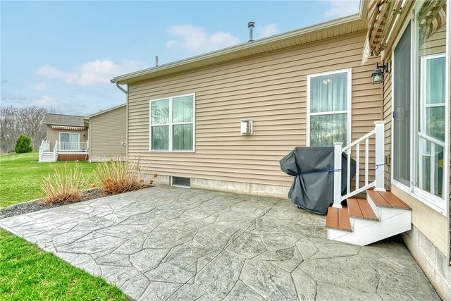 16 Harbour Oaks, Gates, NY 14624