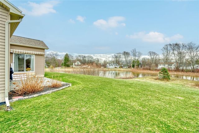 16 Harbour Oaks, Gates, NY 14624