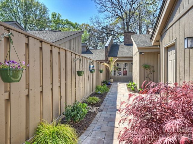 5315 Wingedfoot Road, Charlotte, NC 28226