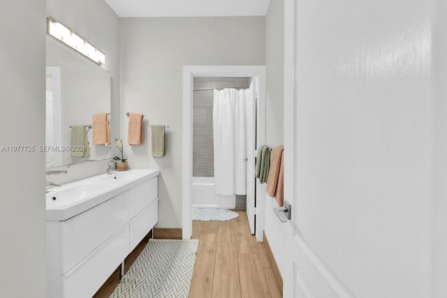 1202 S Manor Dr S, Weston, FL 33326