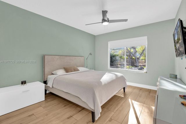 1202 S Manor Dr S, Weston, FL 33326