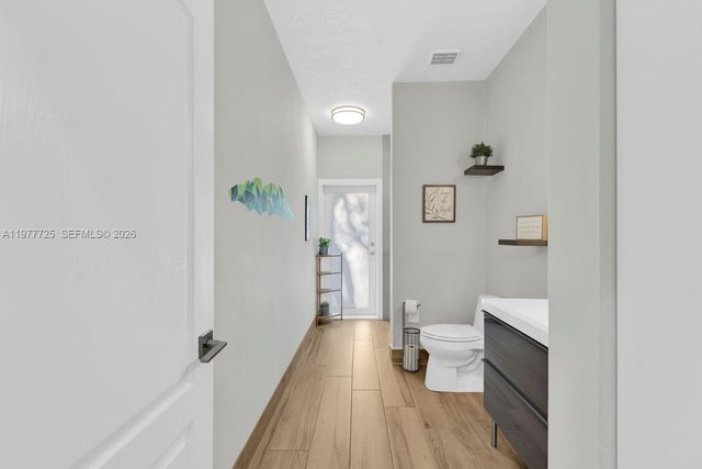 1202 S Manor Dr S, Weston, FL 33326