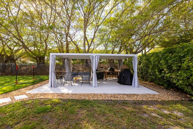 1202 S Manor Dr S, Weston, FL 33326