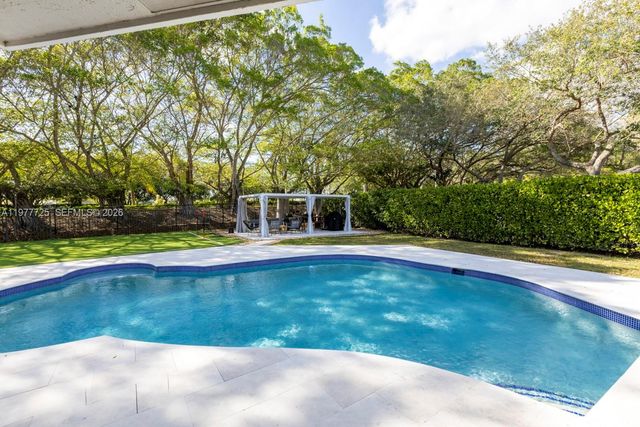 1202 S Manor Dr S, Weston, FL 33326