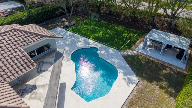 1202 S Manor Dr S, Weston, FL 33326